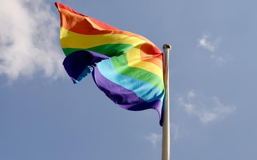 Discriminação LGBT+ no trabalho: o que diz a lei e como o RH deve agir