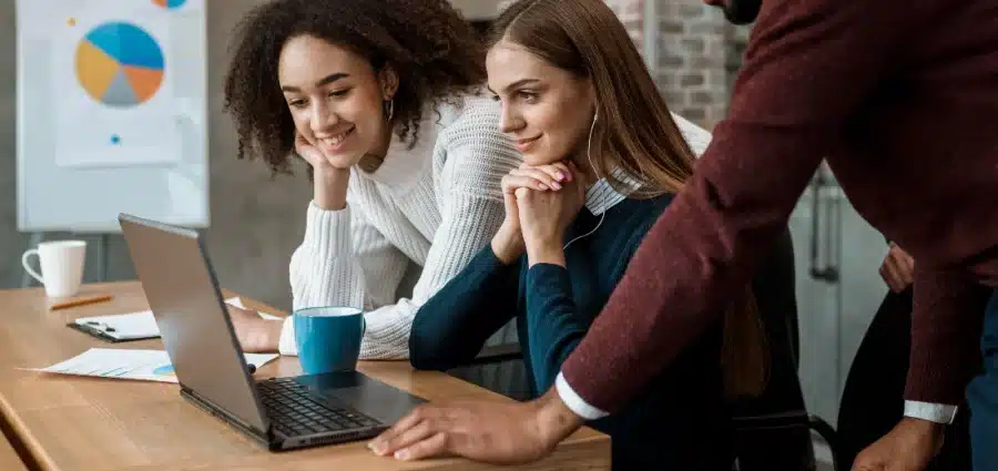 Transforme o DP e a gestão de pessoas com a plataforma de RH da Convenia!