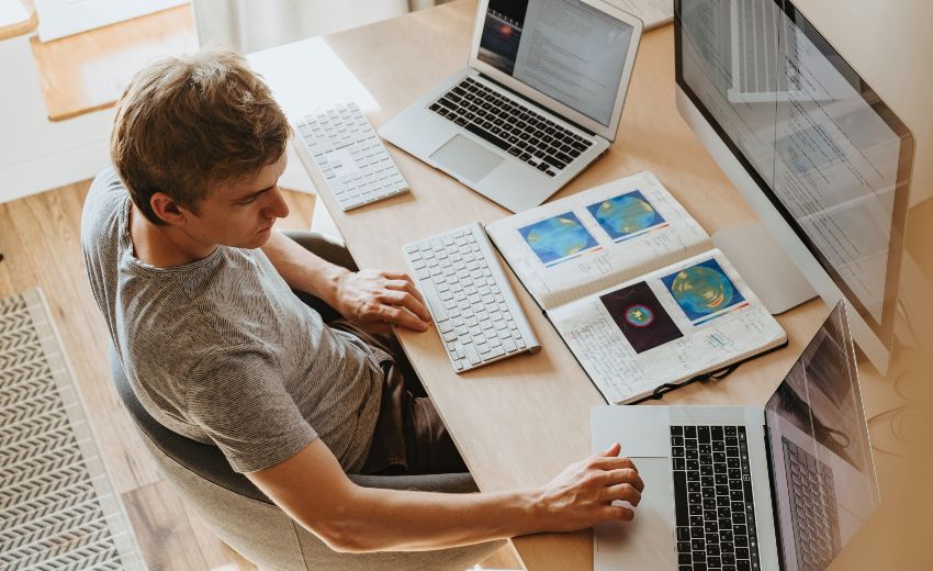 Jornada de Trabalho vs. Fiscalização: Impacto do Sistema Khronos