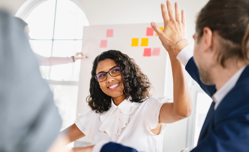 Feedback positivo: guia completo para líderes e RH